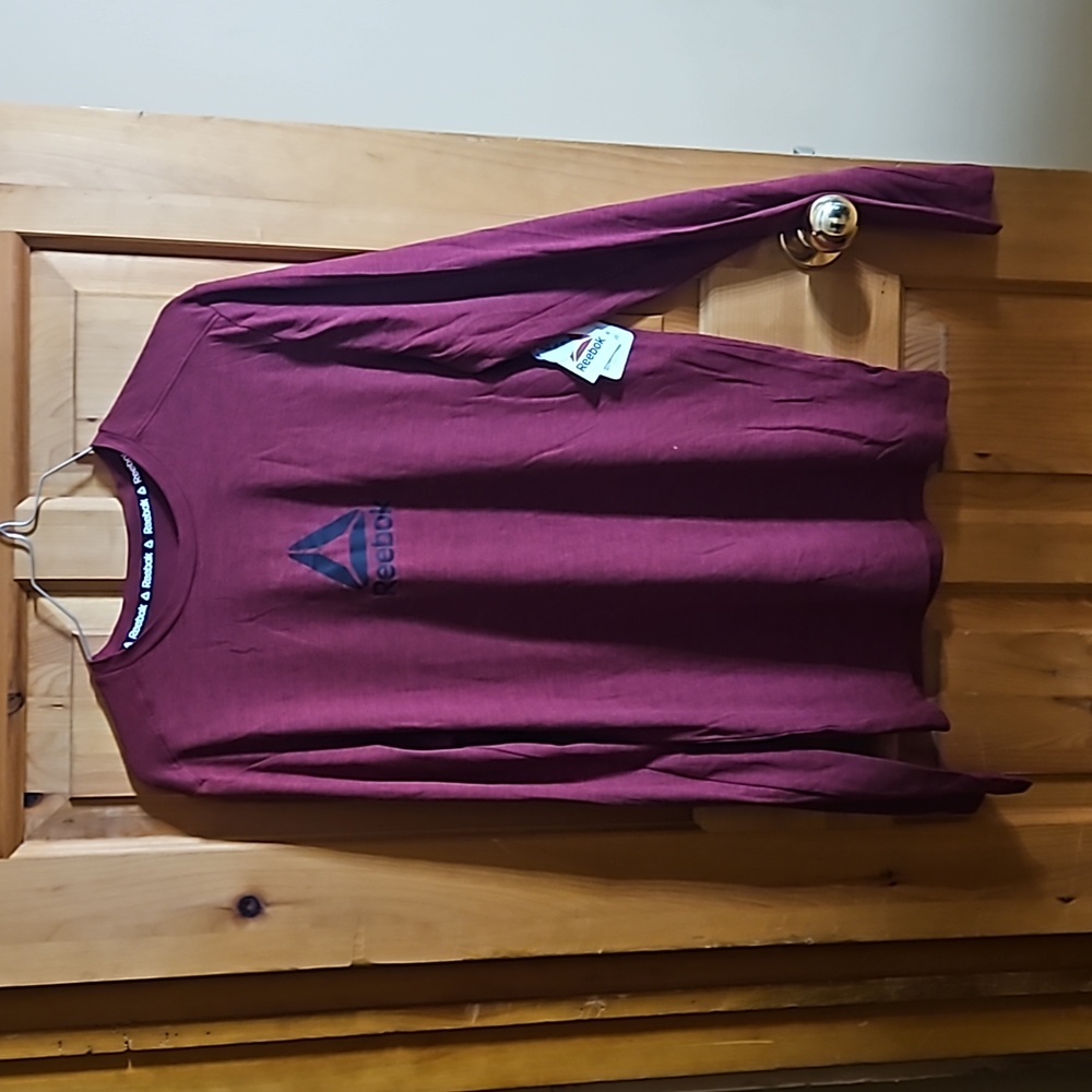 NWT Reebox size small long sleeve T